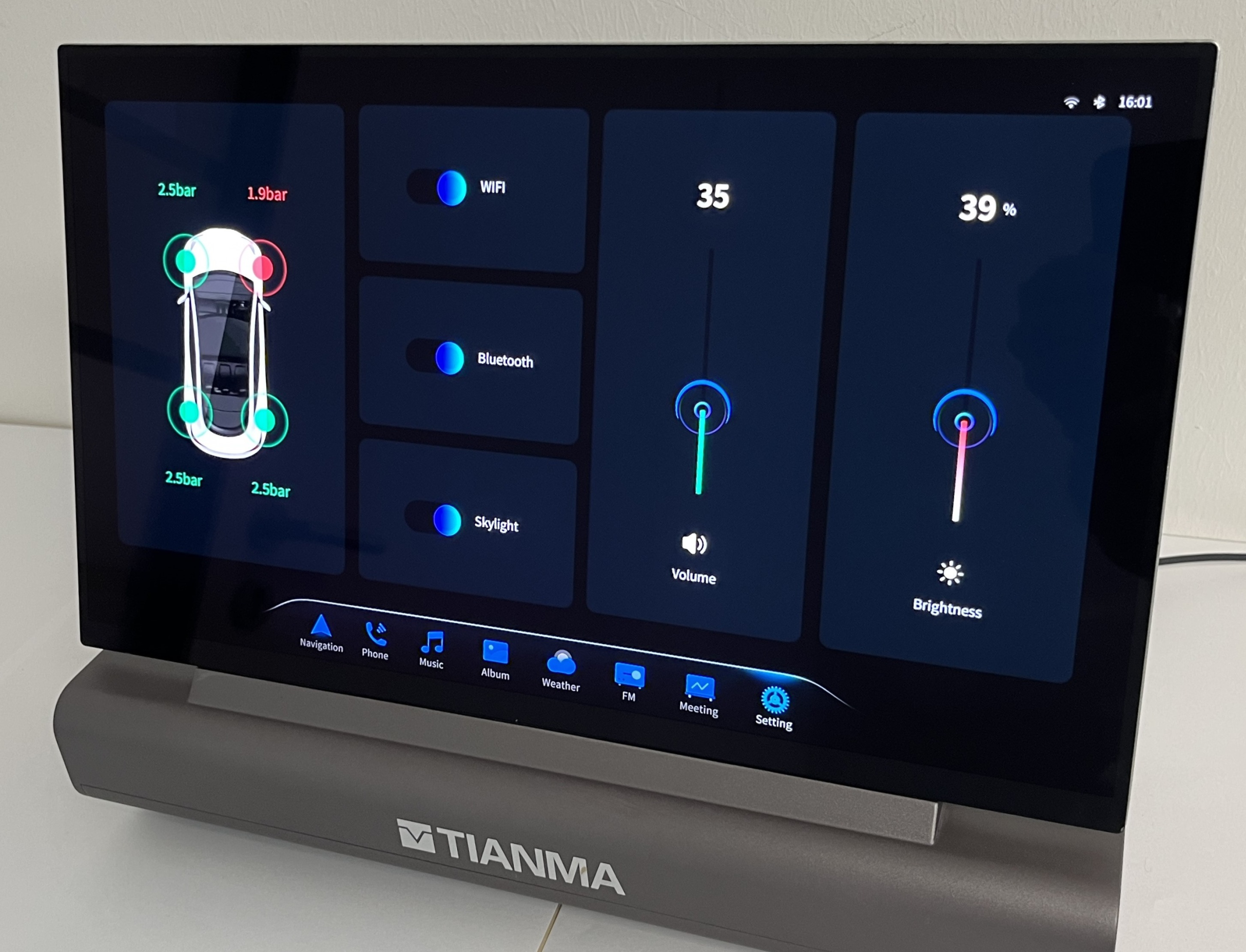 TME 156 inch ultra thin narrow border PM mini led Display Demo